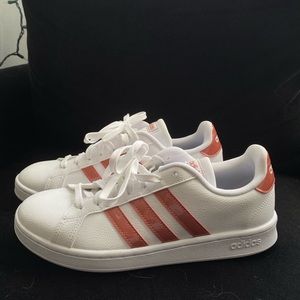 Adidas Grand Court Sneaker / White + Pink